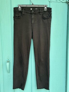 Raw edge hem jeans